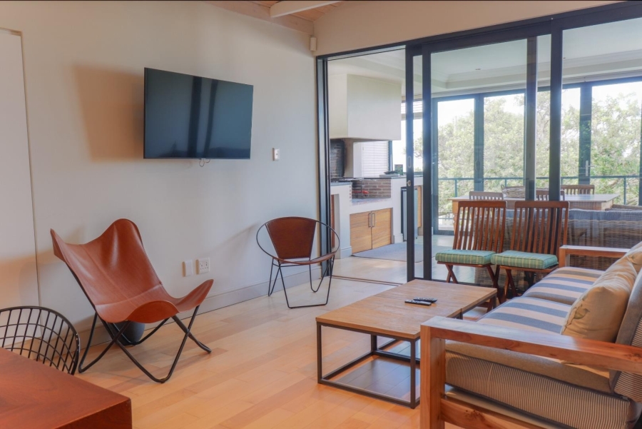 To Let 6 Bedroom Property for Rent in Voelklip Western Cape